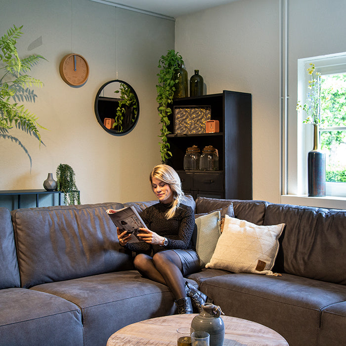STAS cliprail pro 150 cm + monteringssats erbjuder en flexibel lösning för att hänga upp konst.