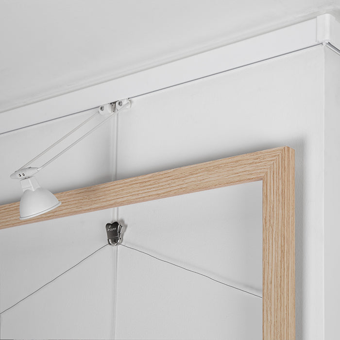 STAS multirail vit 150 cm + monteringssats är en gallerilist idealisk för att hänga tavlor från taklist.