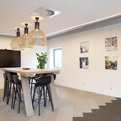STAS cliprail pro tavelupphängningssystem gör installation och upphängning av konstverk enkelt.