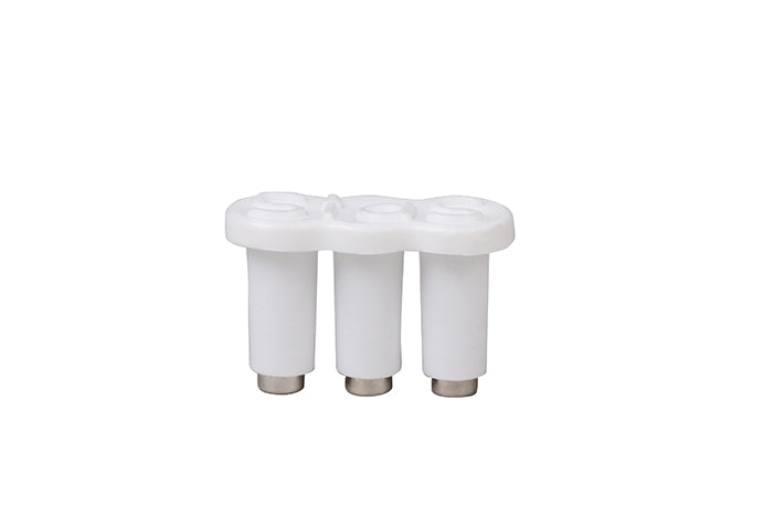 STAS vit magnet set kommer med en 150 cm lång stålkabel och kobra, idealiskt för upphängning.