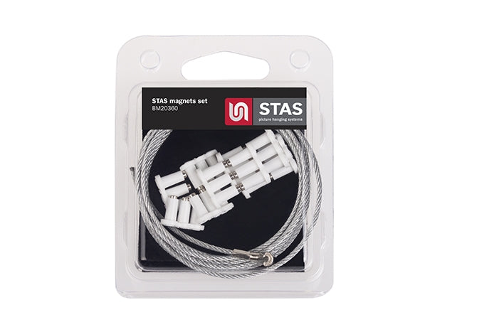 STAS vit magnet set innehåller 10 vita magneter som enkelt fäster bilder på stålvajern.